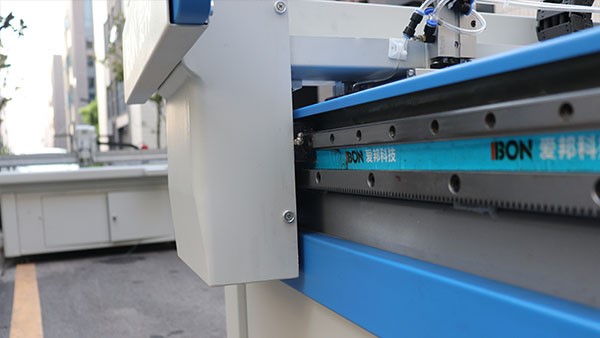 振動刀裁床的用途有哪些，適合裁剪哪些行業材料