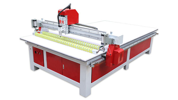 旋轉刀汽車腳墊下料機