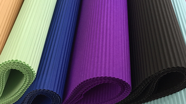 瓦楞紙?jiān)趺辞懈罡奖悖客呃慵埱懈顧C(jī)